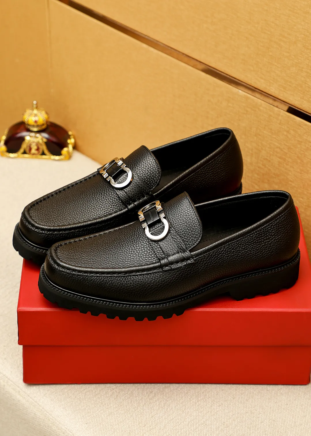 Men's shoes 💰560 💐 Product trademark: Ferragamo "Ferragamo" casual leather shoes Regular size: 38-44 (45.46🉑️customized) Product materials: Selected imported first-layer pebbled cowhide leather upper + original hardware buckle, imported water-dyed cowhide leather lining. Strong three-dimensional visual effect, original outsole Color: 3⃣️colors available